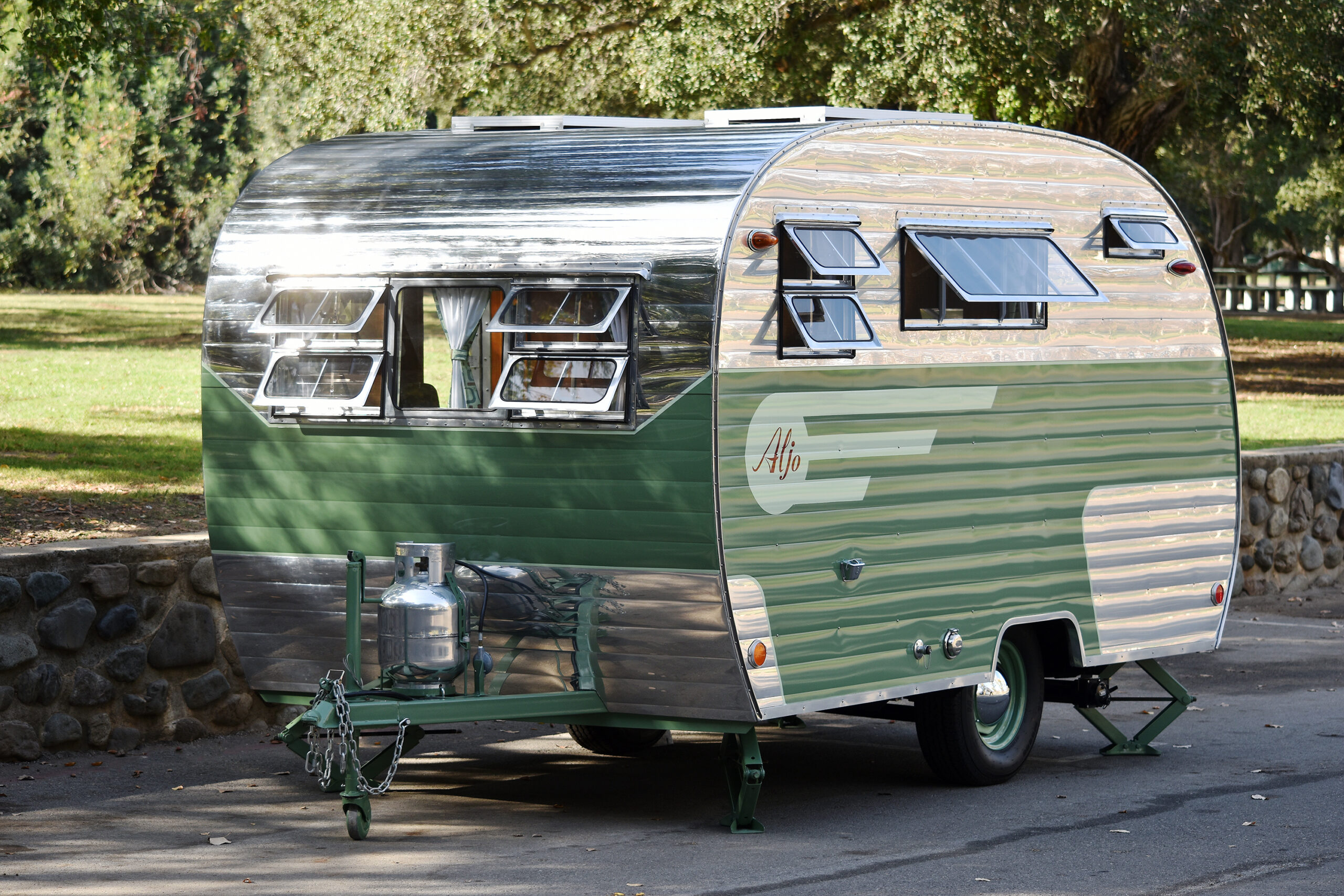 Build a Vintage Trailer From Scratch