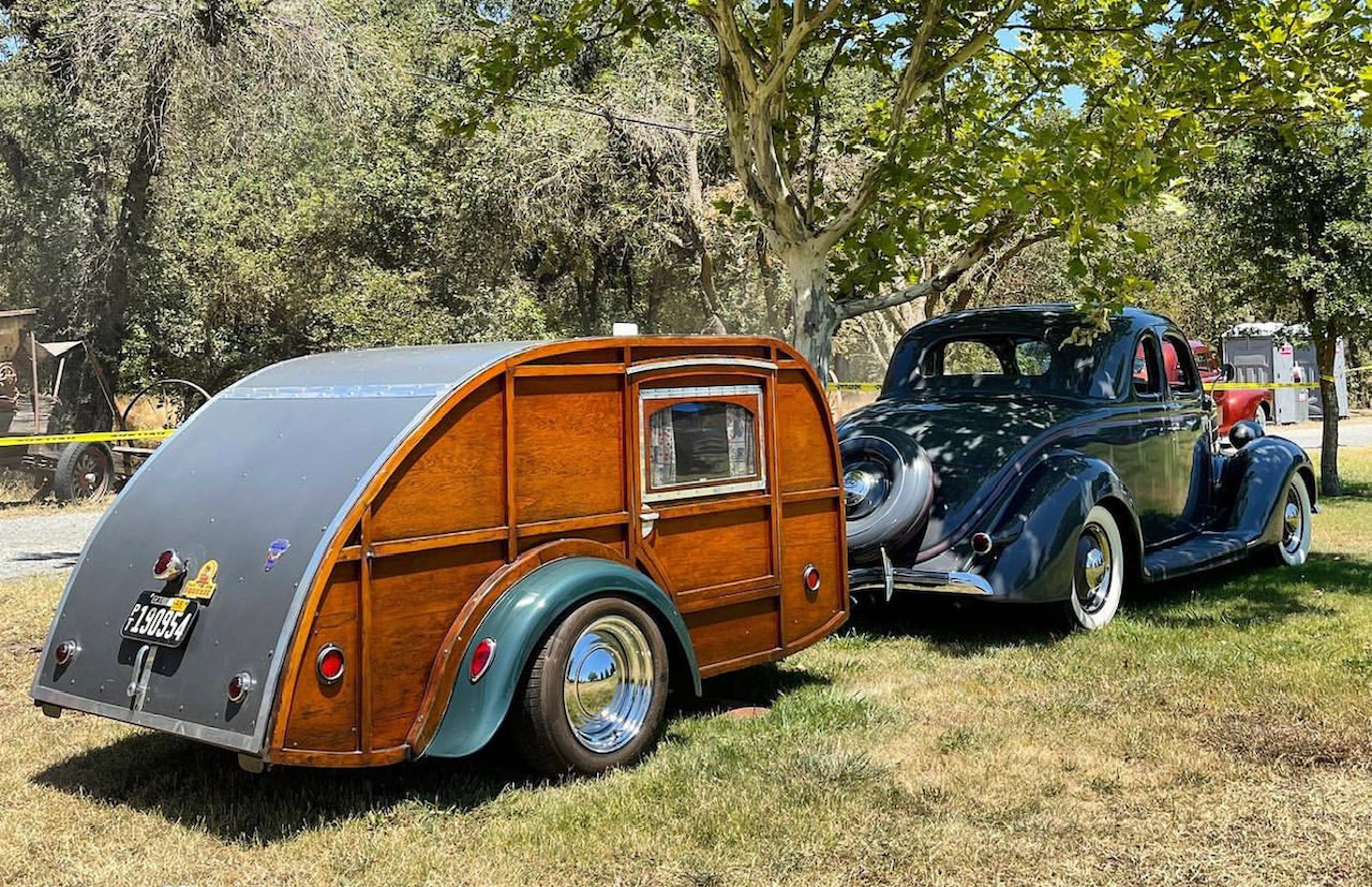 Teardrop Repair at a Rally; Vintage trailer folks are a great bunch of people!​