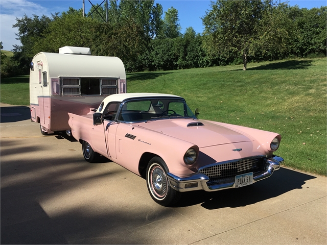 Pretty in Pink: A Thunderbird, Aljoa and Vespa